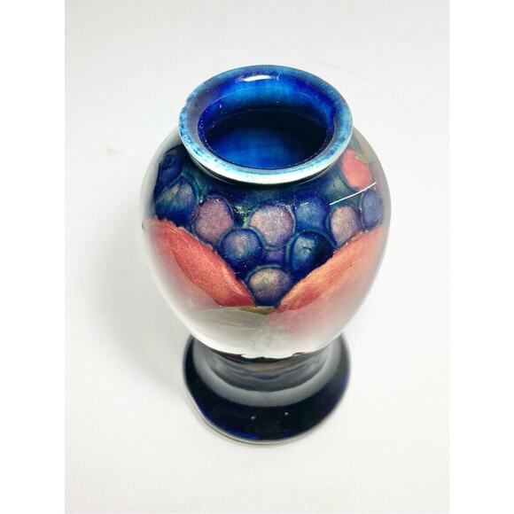 1920s Moorcroft “Pomegranate” Mini Ceramic Bud Vase, 4” Signed - Picture 6 of 10